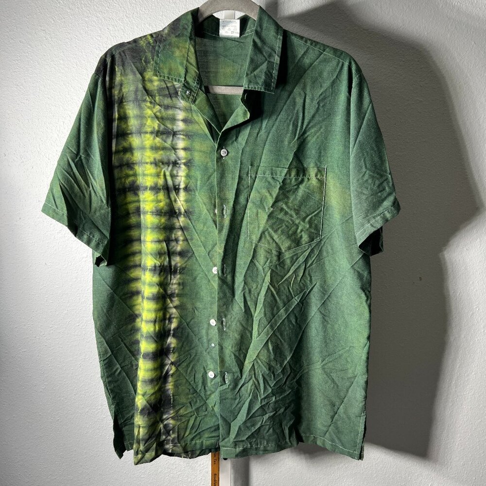 La Leela Hawaiian Green Tie Dye Short Sleeve Button-Up SZ Medium